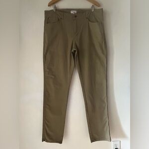 Peter Millar Crown Vintage Men’s size 38 Pants in Olive Green